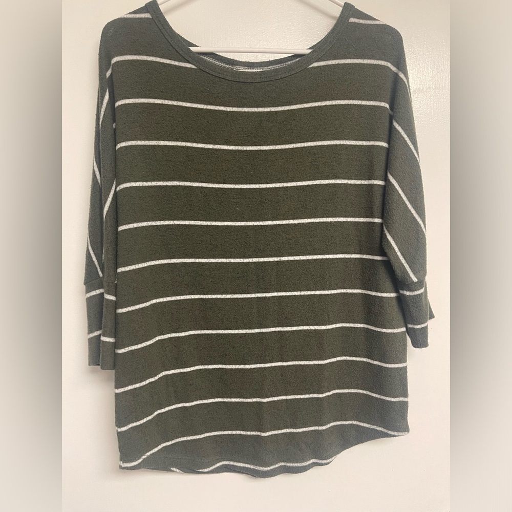 Market and spruce 3/4 sleeve sweater
